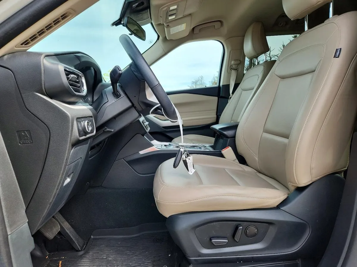 FORD EXPLORER XLT 2023