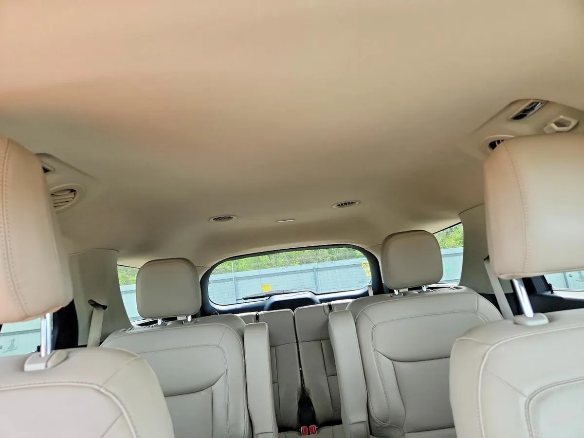 FORD EXPLORER XLT 2023