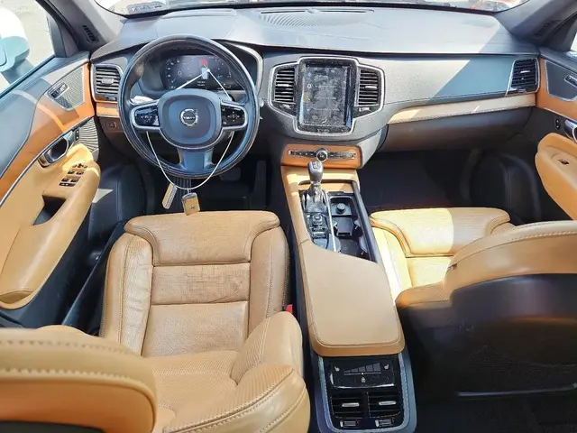 VOLVO XC90 T6 2018