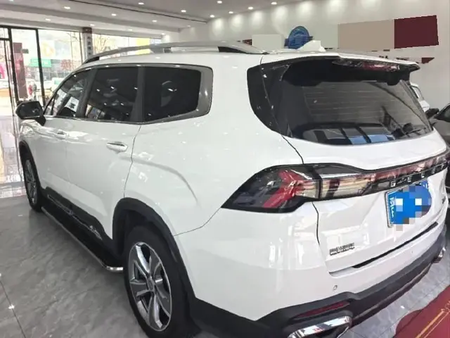 GEELY OKAVANGO 2022