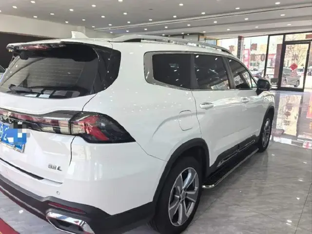 GEELY OKAVANGO 2022