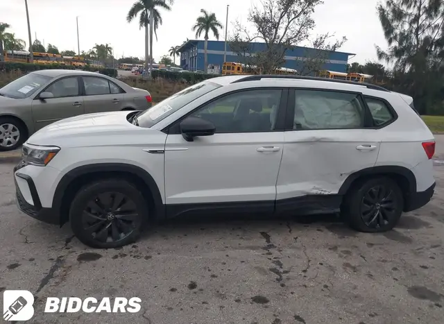 VOLKSWAGEN TAOS 2022