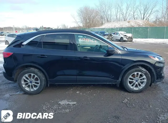 FORD ESCAPE SE 2022