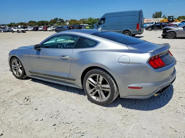FORD MUSTANG 2021