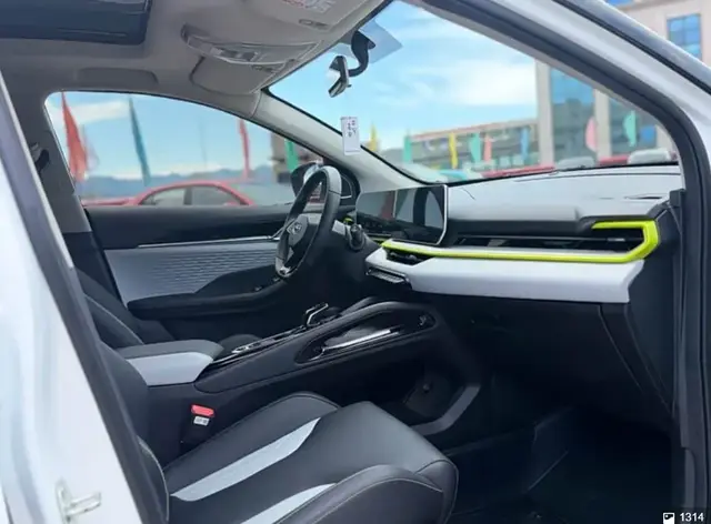 GEELY COOLRAY 2023