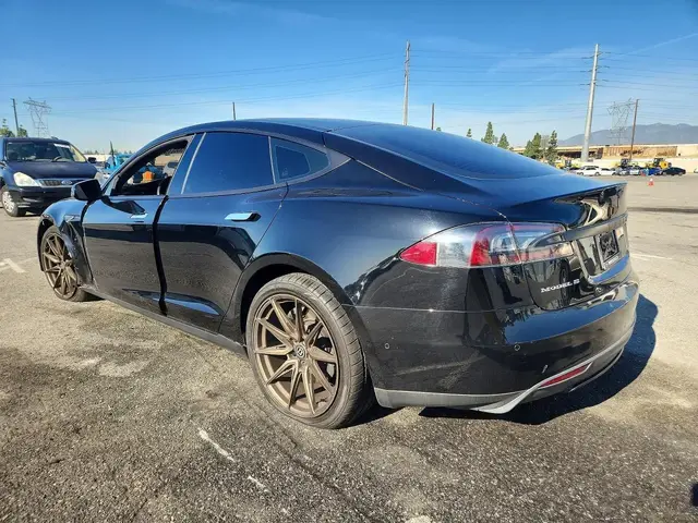 TESLA MODEL S 2016
