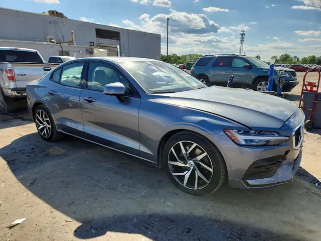 VOLVO S60 T5 MOMENTUM 2020