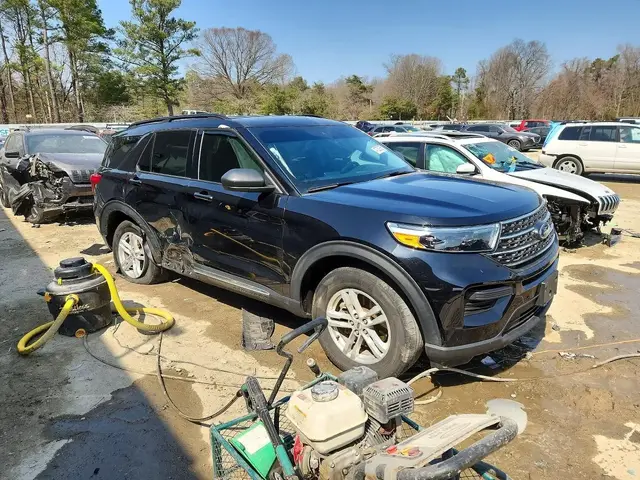 FORD EXPLORER XLT 2023