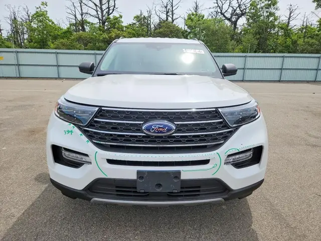 FORD EXPLORER XLT 2023