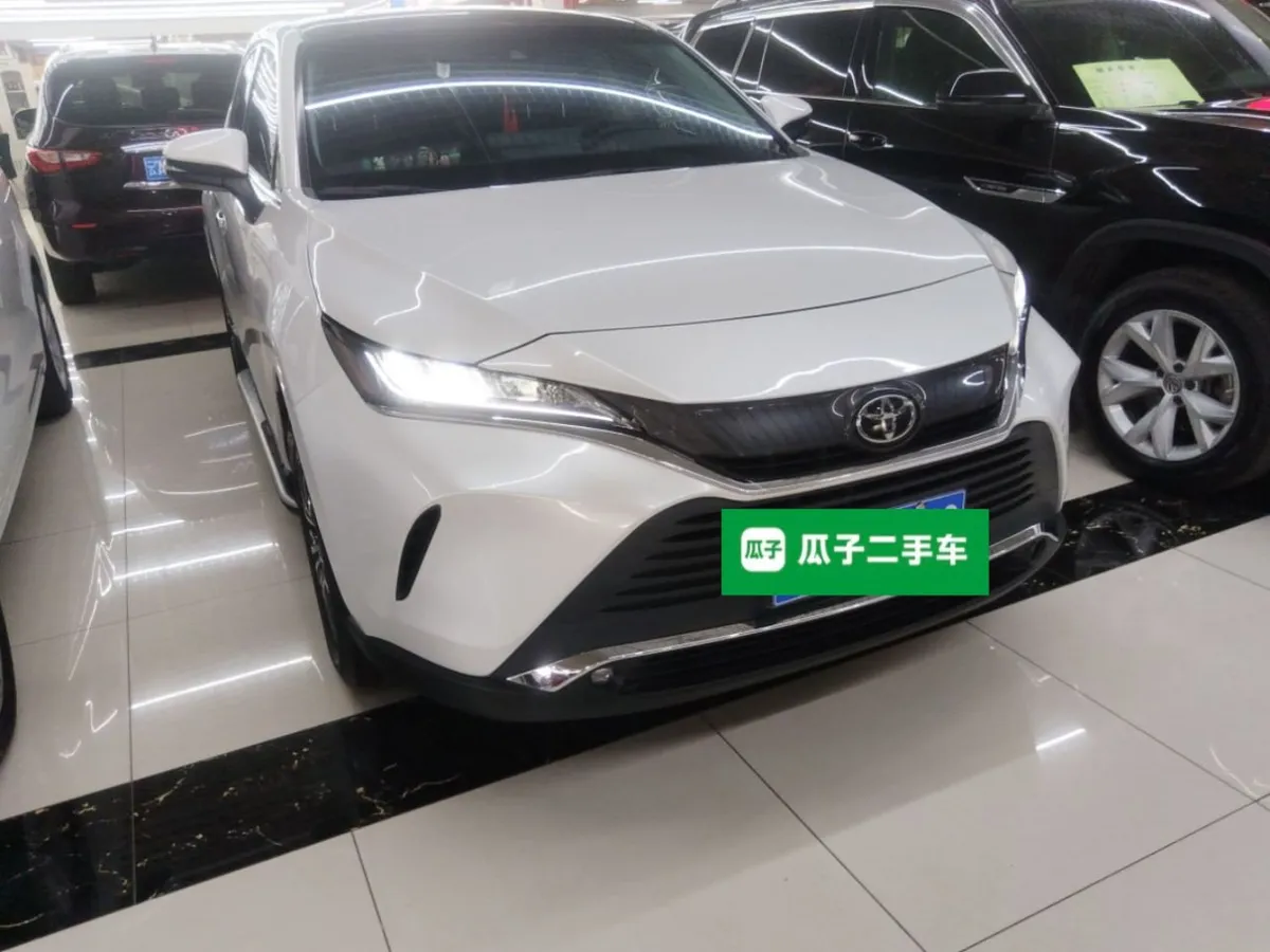 TOYOTA HARRIER 2022