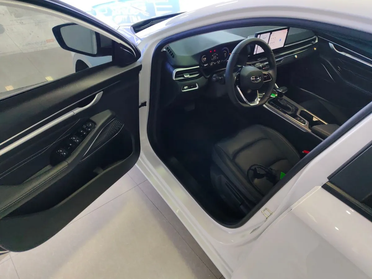 GEELY AUTO EMGRAND LUXURY 2022