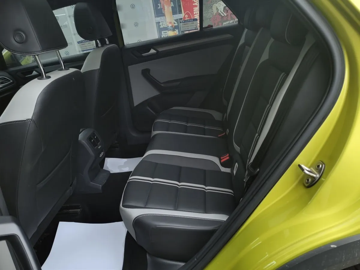 VOLKSWAGEN T-ROC 2023