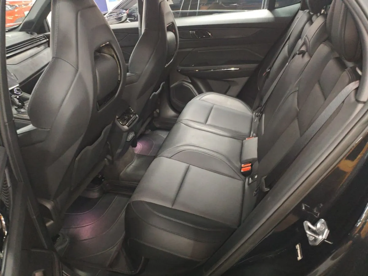 LYNK & CO 01 EM-P 2022