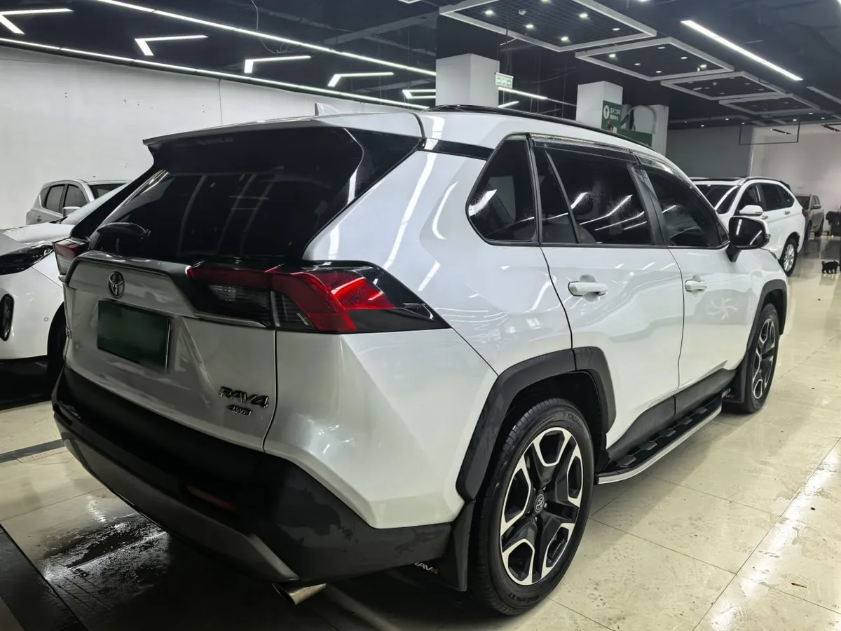 TOYOTA RAV4 2022