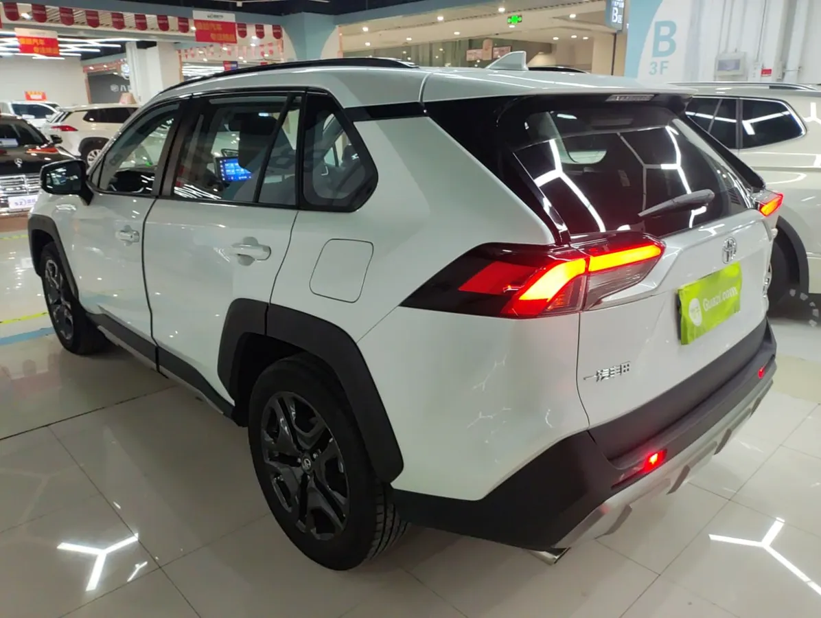 TOYOTA RAV4 PREMIUM 2023