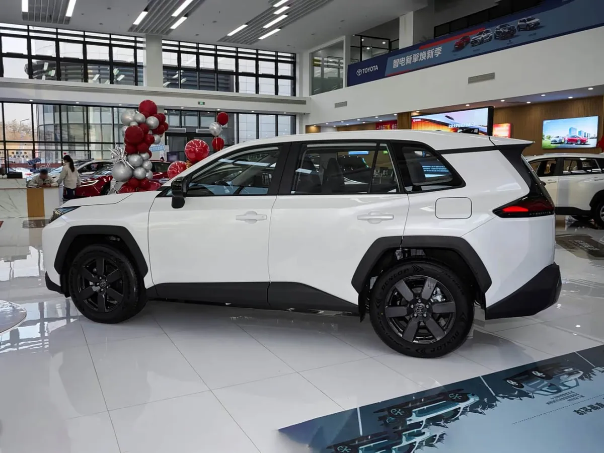 TOYOTA RAV4 LUXURY 2026