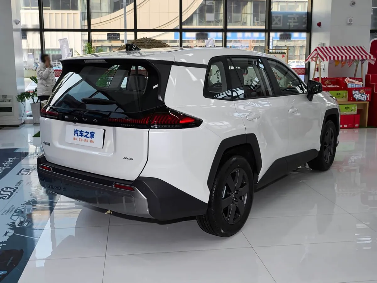TOYOTA RAV4 LUXURY 2026