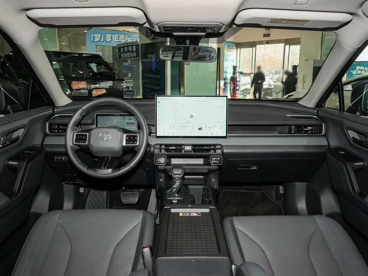 TOYOTA RAV4 LUXURY 2026