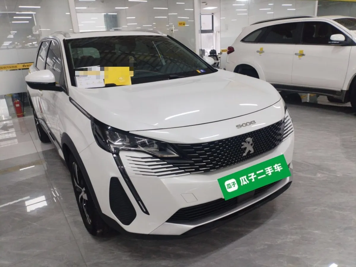 PEUGEOT 5008 2021