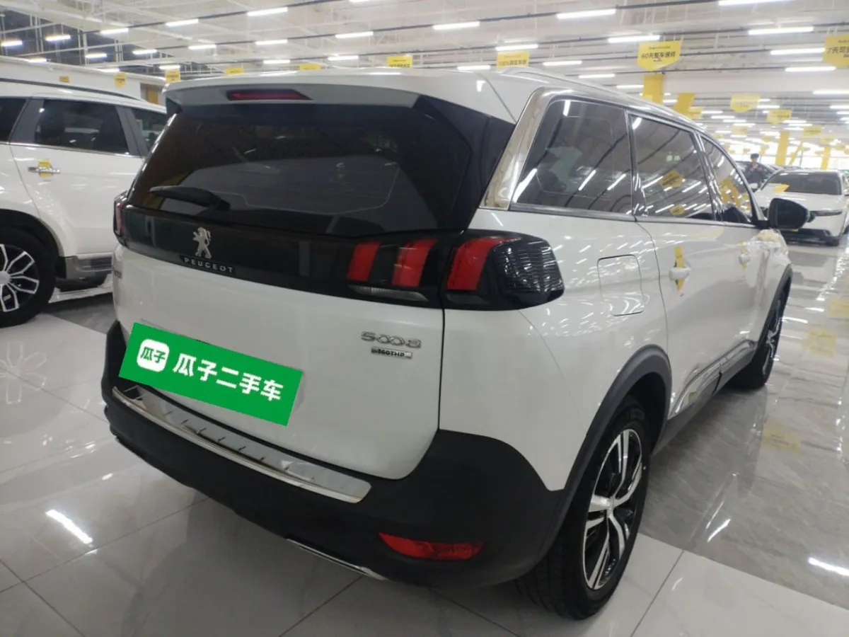 PEUGEOT 5008 2021