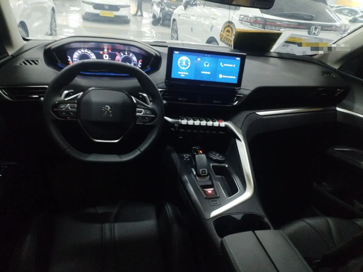 PEUGEOT 5008 2021