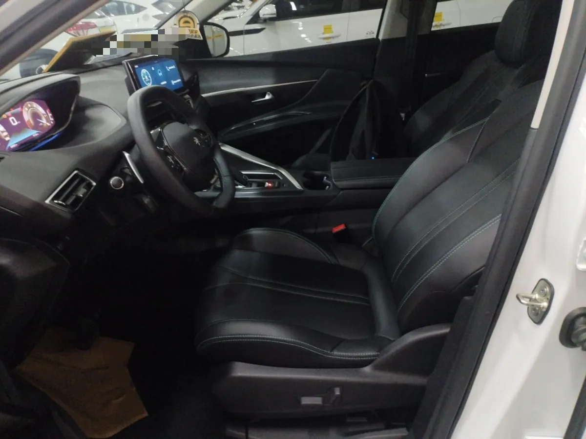 PEUGEOT 5008 2021