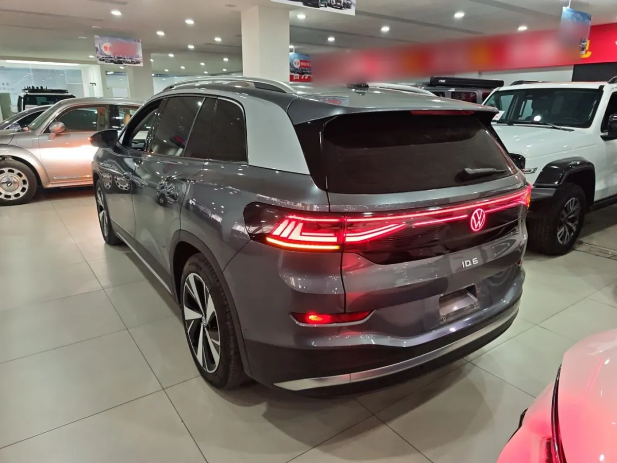 VOLKSWAGEN ID 2023
