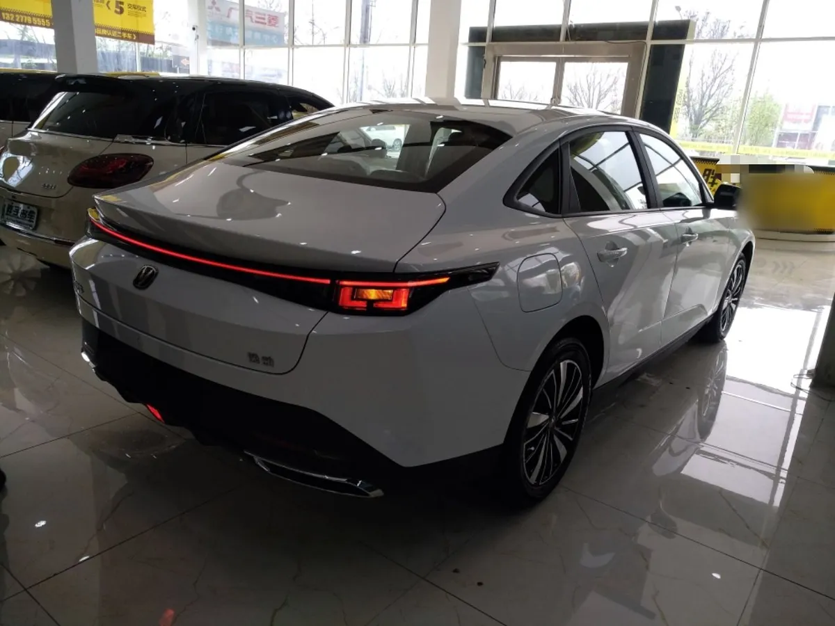 CHANGAN EADO PHEV 2025