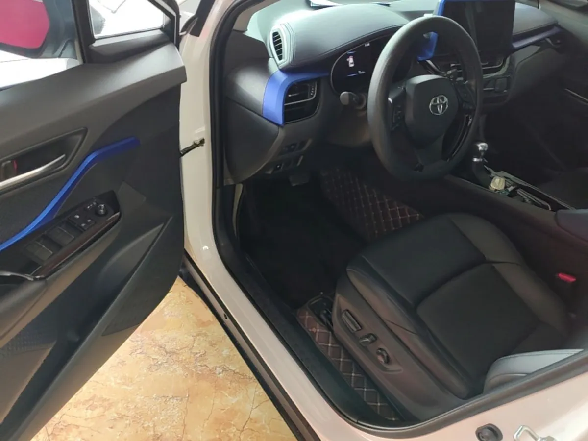 TOYOTA C-HR LUXURY 2023