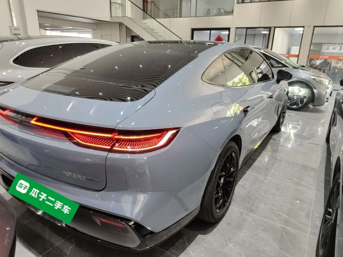 GEELY GALAXY 8 2025