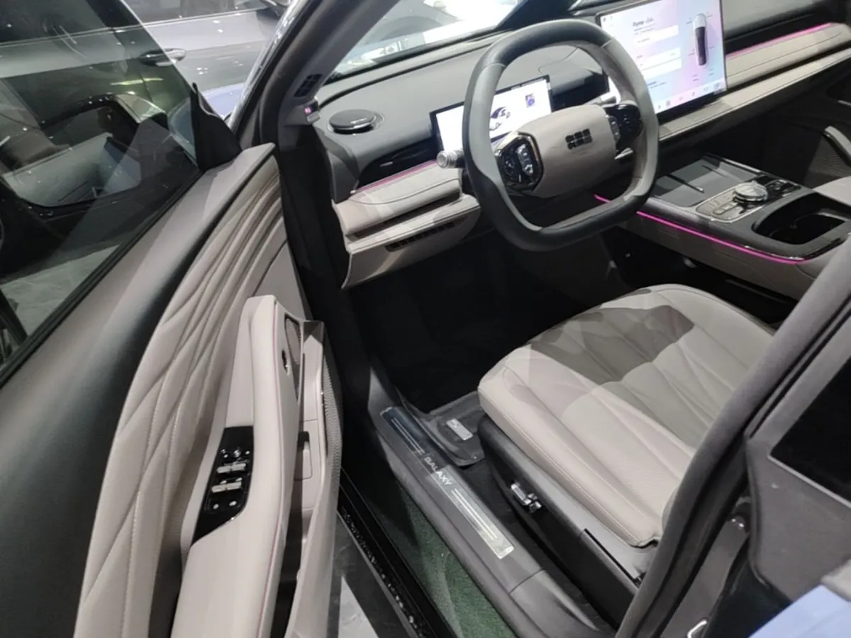 GEELY GALAXY 8 2025