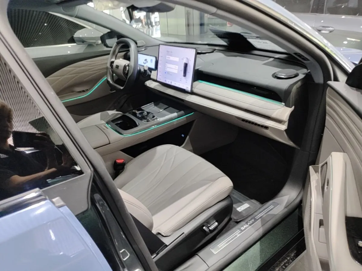 GEELY GALAXY 8 2025