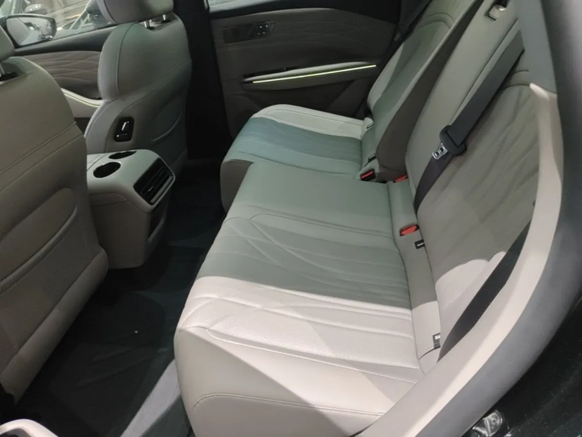 GEELY GALAXY 8 2025