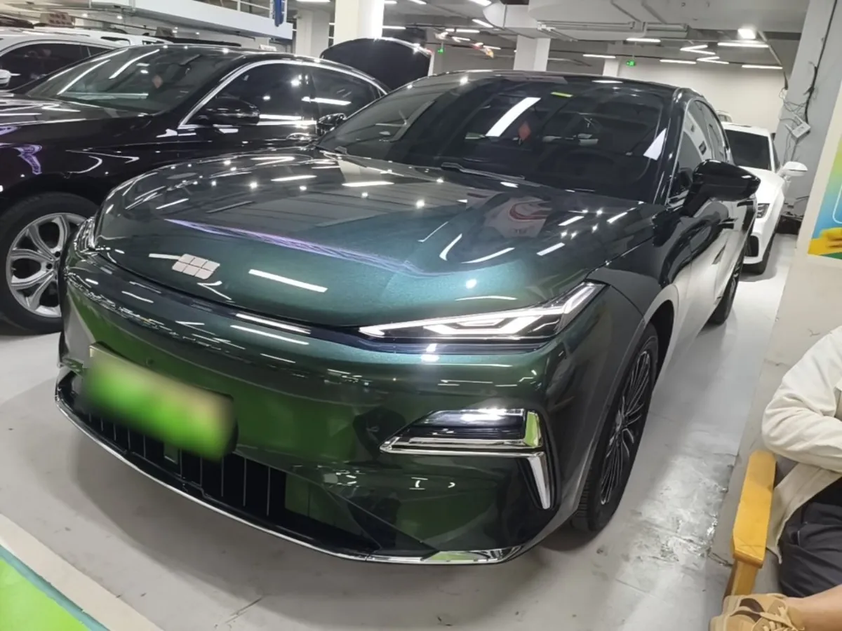 GEELY GALAXY 8 2025