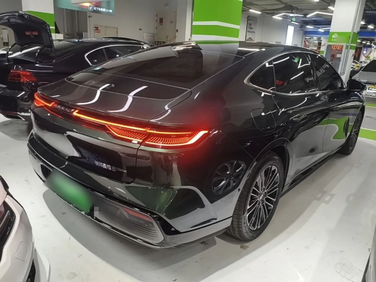 GEELY GALAXY 8 2025