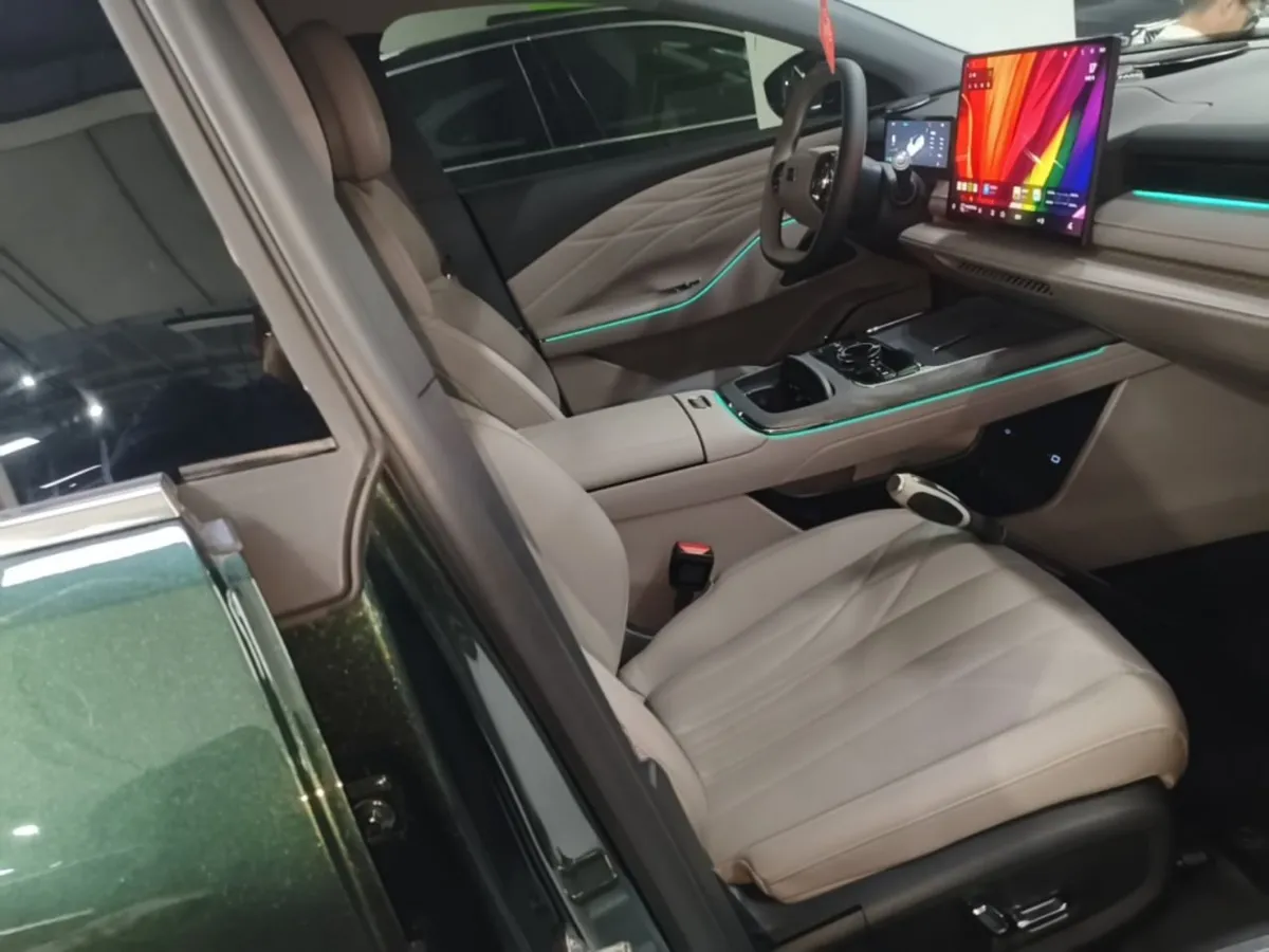 GEELY GALAXY 8 2025