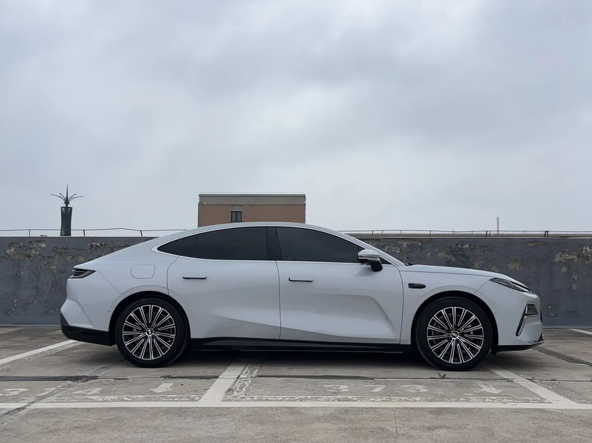 GEELY GALAXY 8 2025