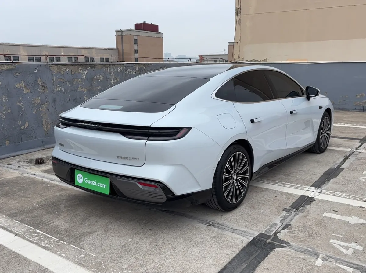 GEELY GALAXY 8 2025