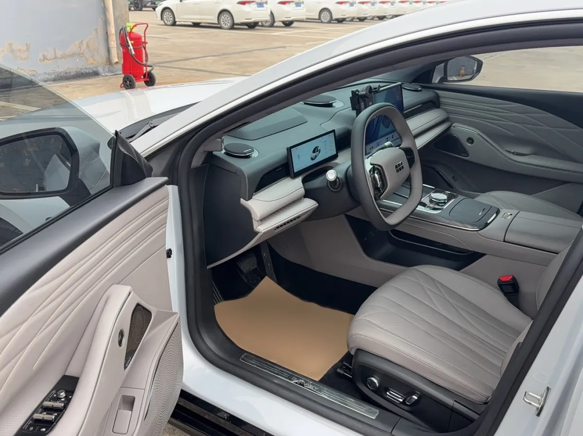 GEELY GALAXY 8 2025