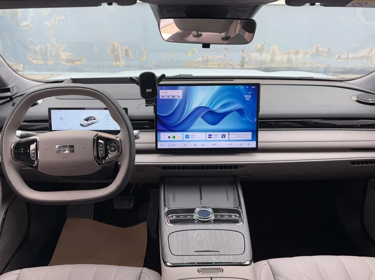 GEELY GALAXY 8 2025