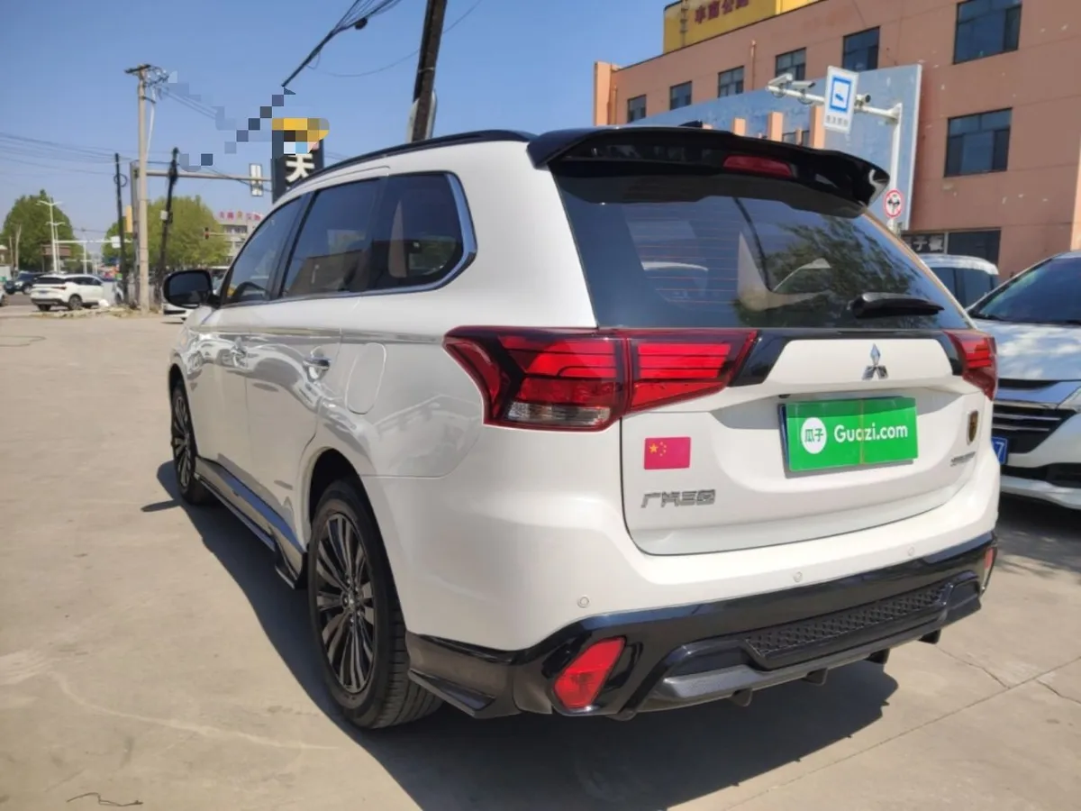 MITSUBISHI OUTLANDER 2022