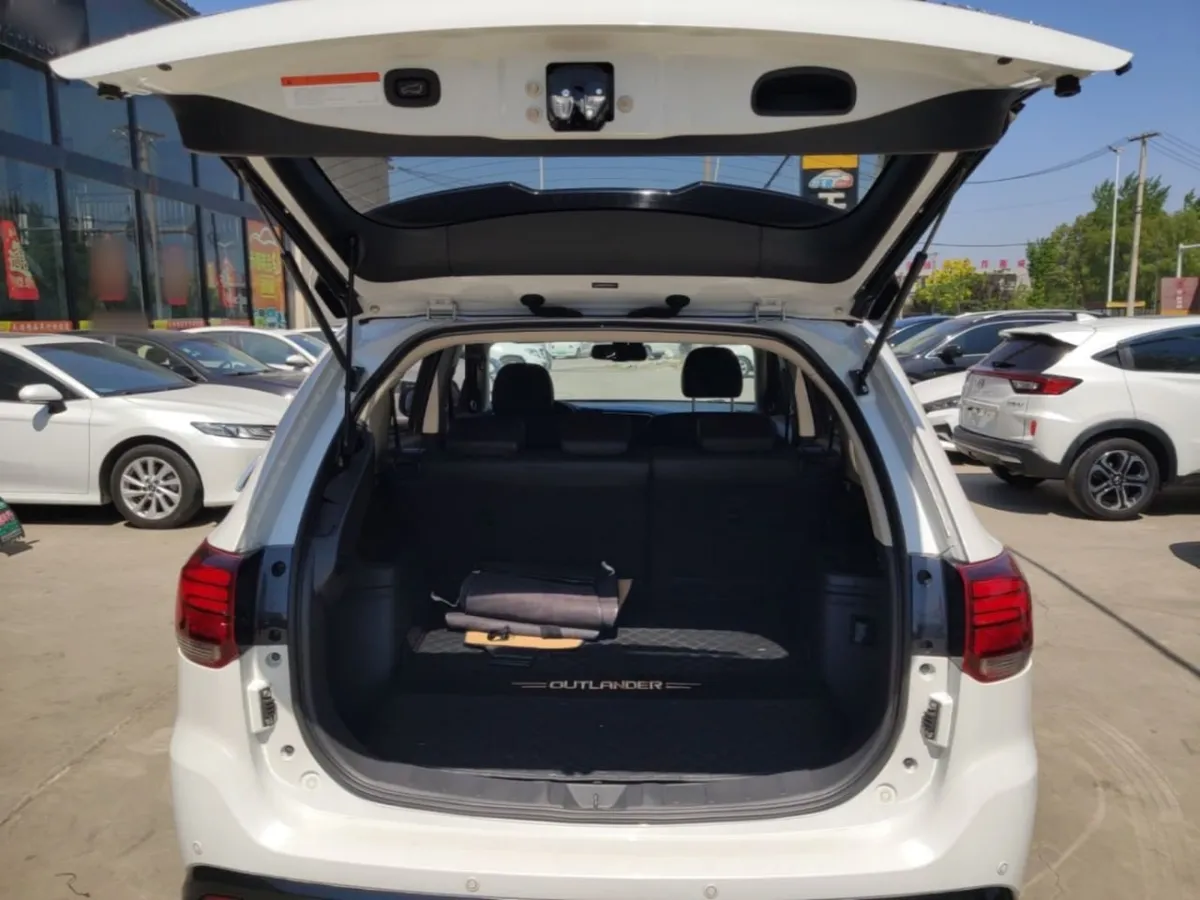 MITSUBISHI OUTLANDER 2022