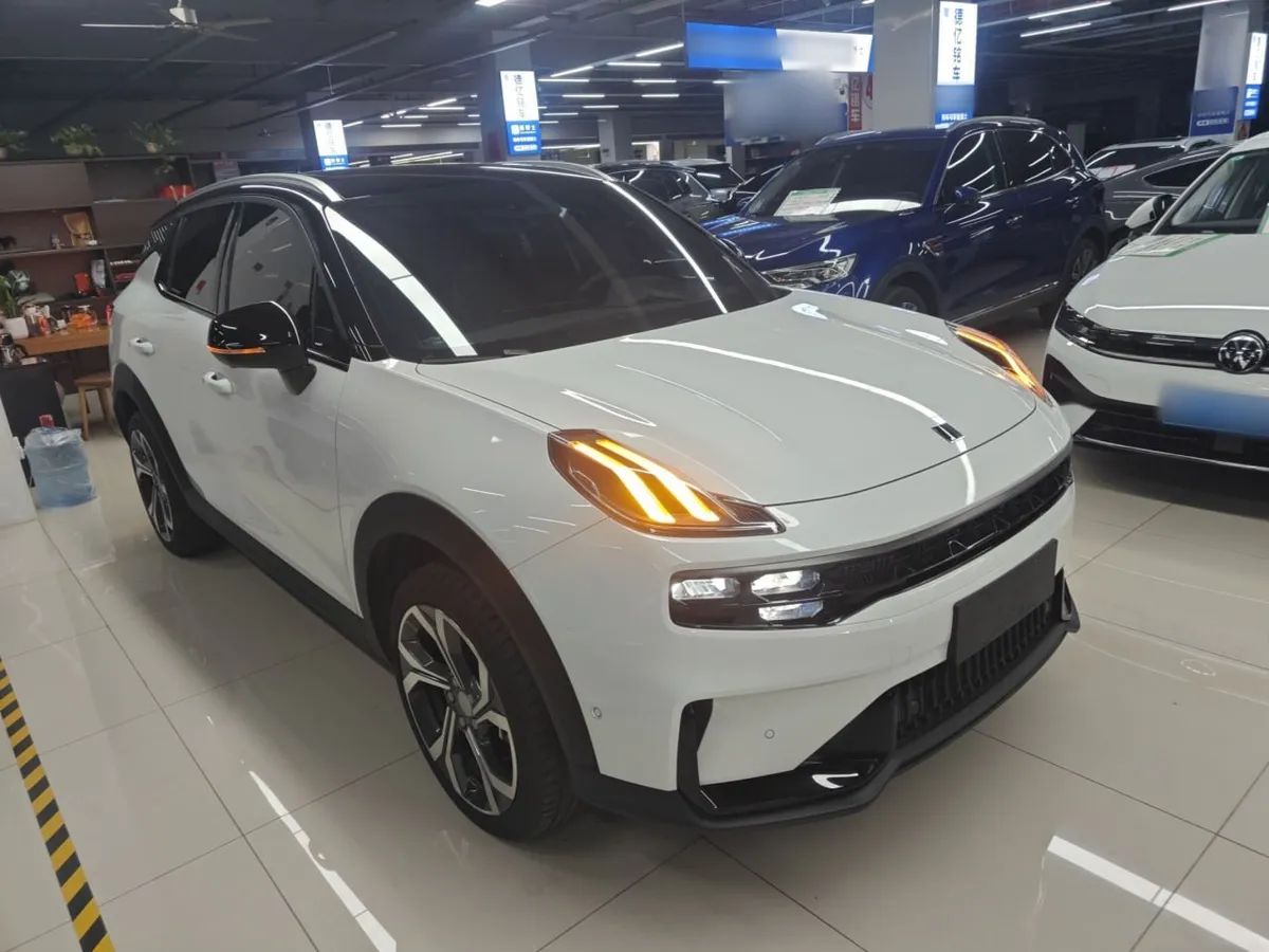 LYNK & CO 06 2024