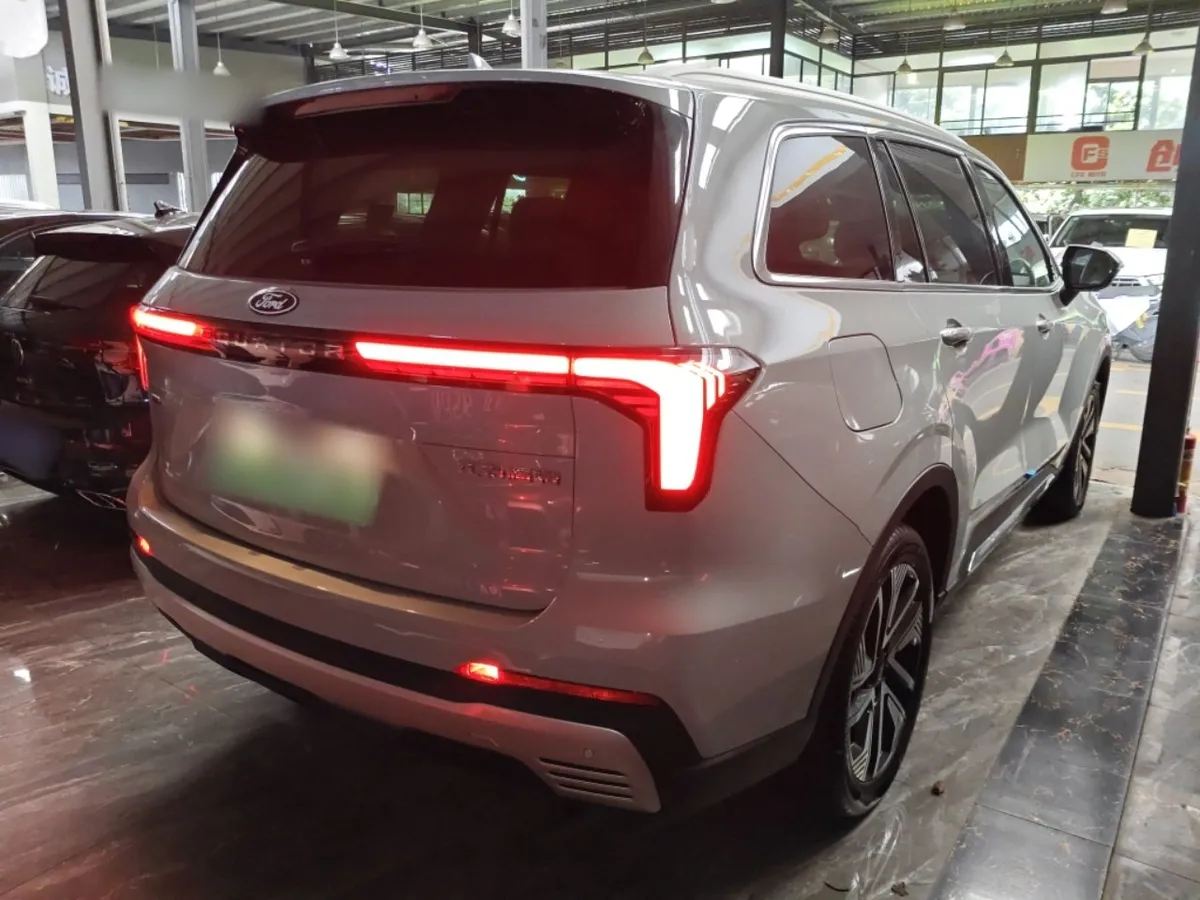 FORD EQUATOR LUXURY 2025