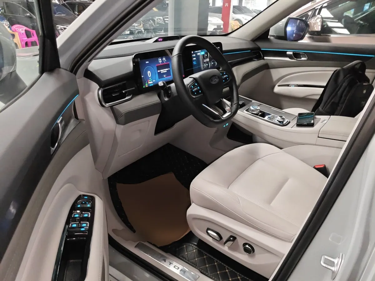FORD EQUATOR LUXURY 2025