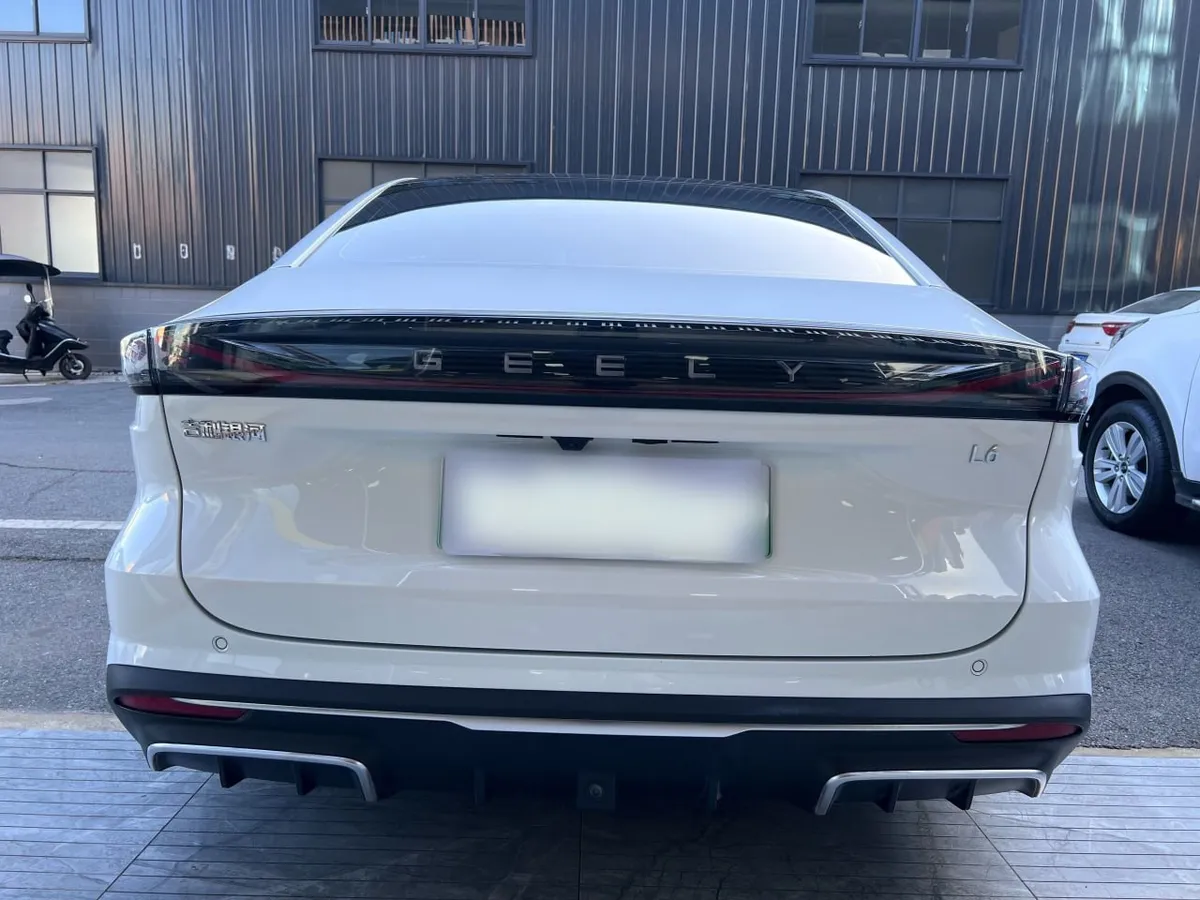 GEELY GALAXY L6 2024