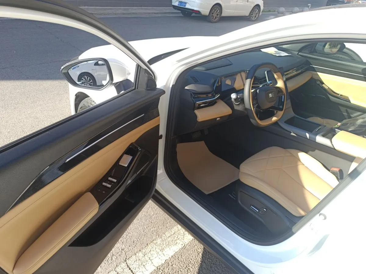 GEELY GALAXY L6 2024