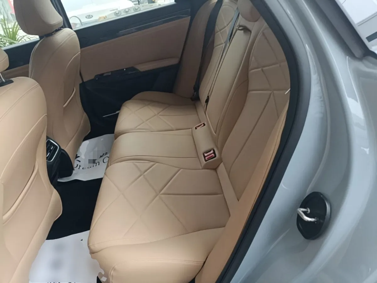 GEELY GALAXY L6 2023