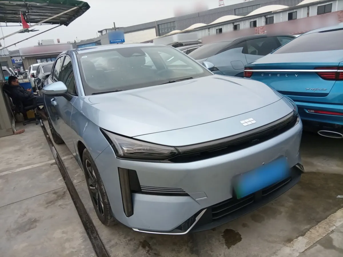 GEELY GALAXY L6 2025