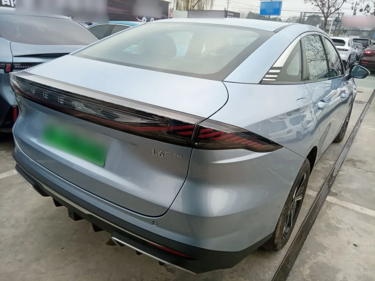 GEELY GALAXY L6 2025